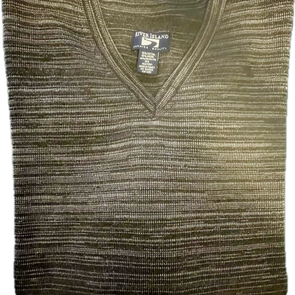 Island River 2XL V-neck pull over sweater